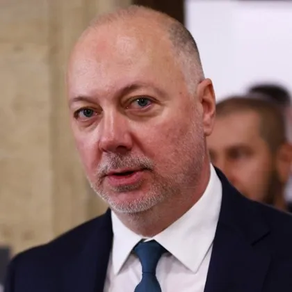 Министър председателят Росен Желязков министърът на финансите Теменужка Петкова и управителят