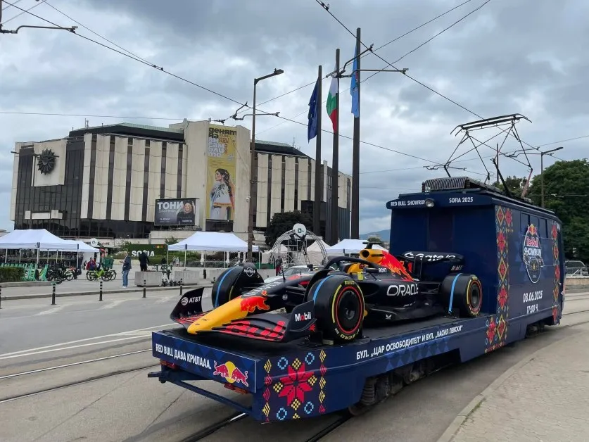 Шум и затворени улици в София заради събитие на Red Bull с участието на Никола Цолов