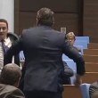 Възраждане окупираха трибуната на НС, депутати стигнаха до физически сблъсък