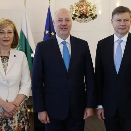 Комисарят за икономиката и производителността и за изпълнението и опростяването Валдис Домбровскис и