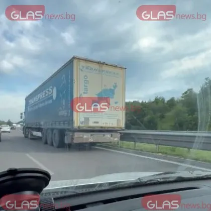 Камион е аварирал на АМ Тракия тази вечер научи GlasNews bg Ситуацията