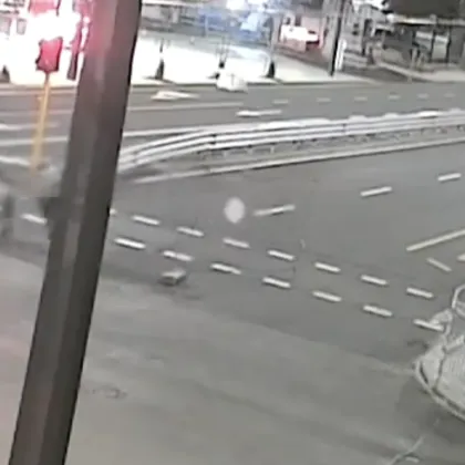 Разсеян велосипедист предизвика лек инцидент в центъра на София след