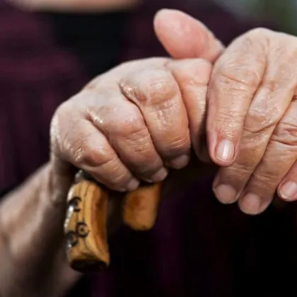 Мъж преби с пръчка 76 годишна жена в Монтана Това съобщиха от