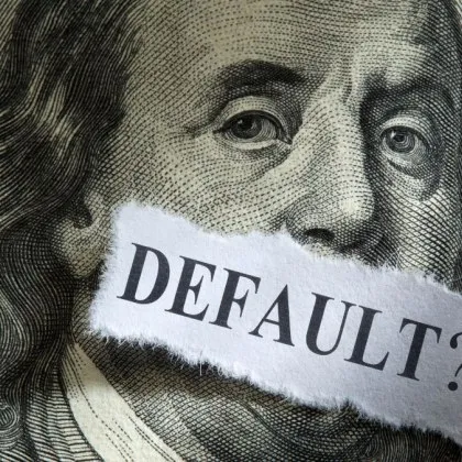 Международната рейтингова агенция S P Global понижи рейтинга на украинските облигации