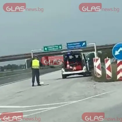 Катастрофа с три автомобила е възникнала в района на ремонтните