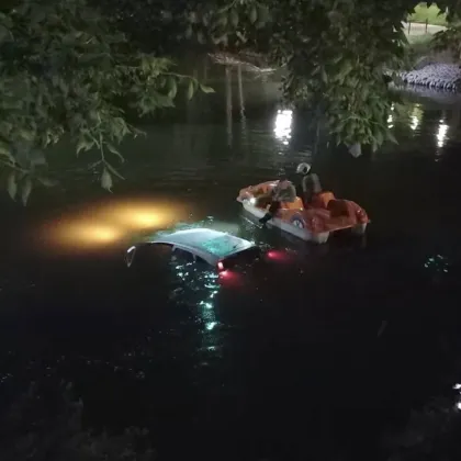 ВИДЕО показва момента, в който пияният пловдивчанин пада с колата си в река Тунджа