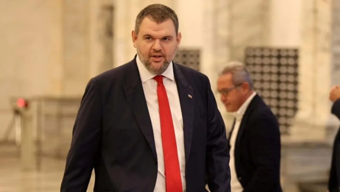 Пеевски подаде сигнал в прокуратурата срещу Костадин Костадинов
