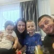 Тримата му ангели го чакат вкъщи. А Камен се бори със смъртта