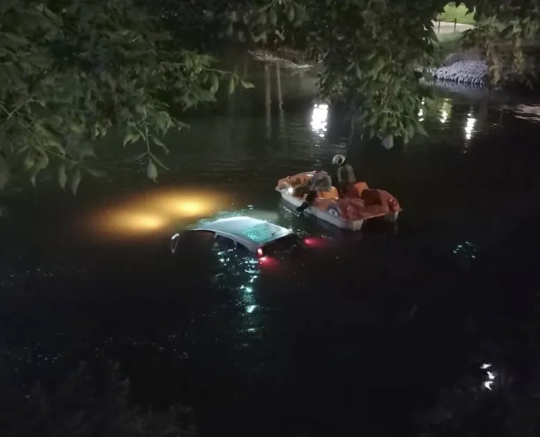 ВИДЕО показва момента, в който пияният пловдивчанин пада с колата си в река Тунджа