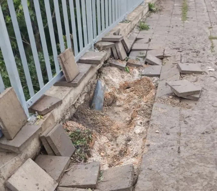 Дупката на мост в Хисаря: две седмици чакане… и нито грам отговорност