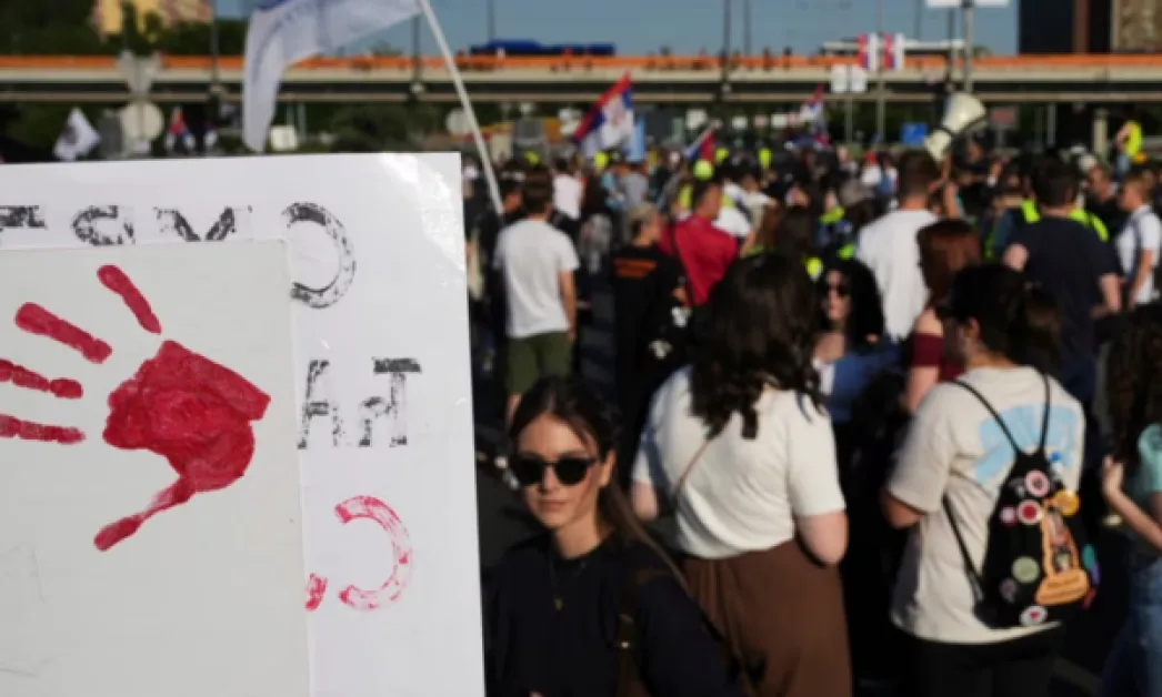 Кола блъсна протестираща в Нови Сад