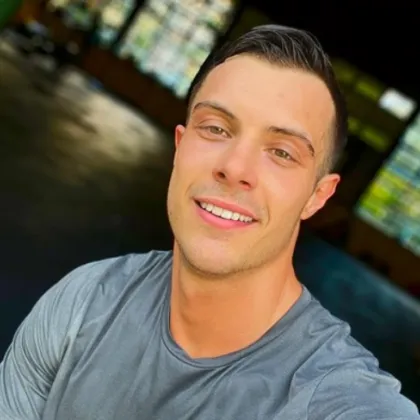 Актьорът Филип Буков тръгна на представления с патерица След като