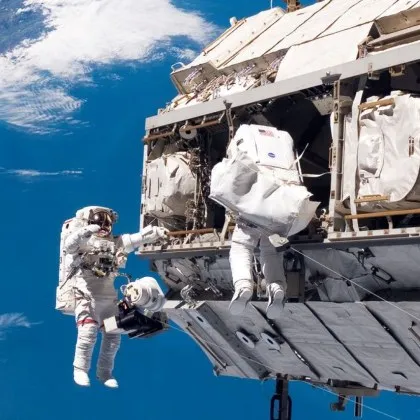 Международната космическа станция която обикаля около Земята има още няколко