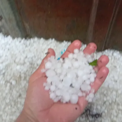 Силна градушка удари Софийско За това сигнализира жена в социалната