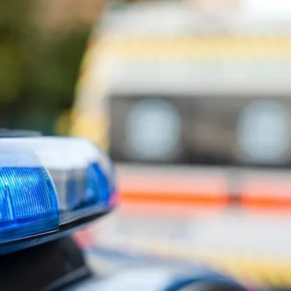 Камък е паднал върху движещ се лек автомобил на Самоковско