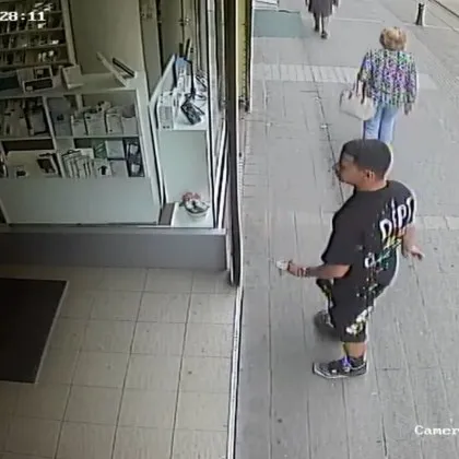 Младеж блестна във Facebook с грозна проява Видео показва как