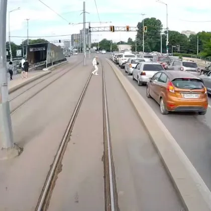 ЗАЩООООО Това се пита потребител споделил видео от София На