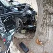 Млада жена се вряза с колата си в дърво, загина