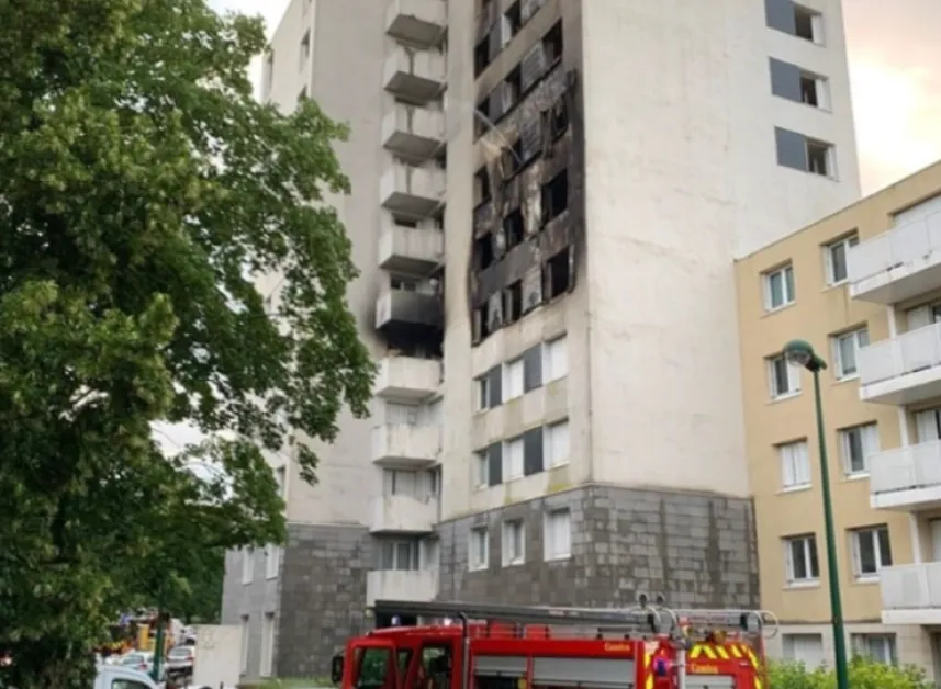 Четирима души загинаха при пожар, причинен от е-тротинетка