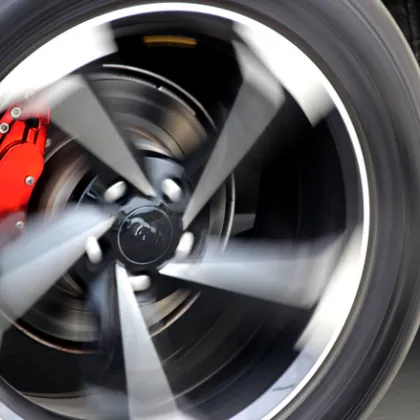 Безопасността на пътя е от първостепенно значение а изправната спирачна