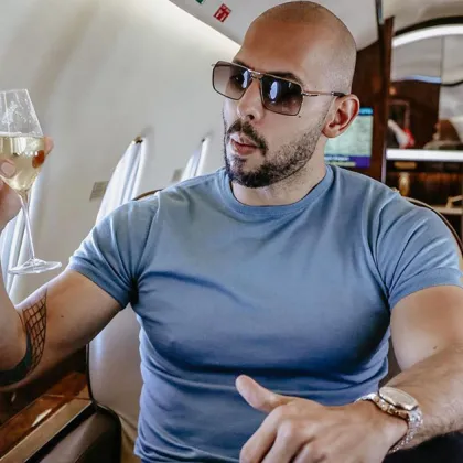 Шофьорската книжка на скандалния инфлуенсър Андрю Тейт е била отнета