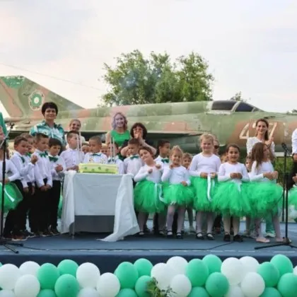 С многопъстров танцов и музикален концерт детска градина Детелина в