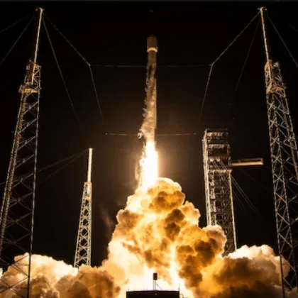 Компанията SpaceX успешно изстреля в Космоса голям комуникационен сателит Това