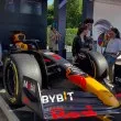 Никола Цолов подкара първия си болид от F1 в сърцето на София СНИМКИ и ВИДЕО