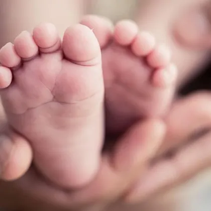 Разследват смъртта на бебе родено в домашни условия Семейството потърсило помощ от