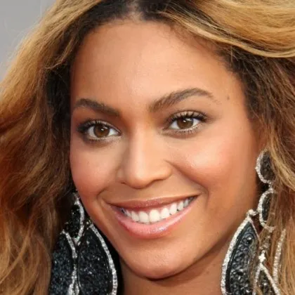 Американската певица Бионсе се сблъска с лека неприятност на концерт в Лондон