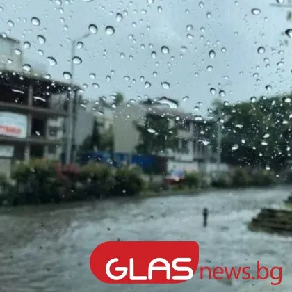 Силна буря с пороен дъжд и градушка удари Пловдив и