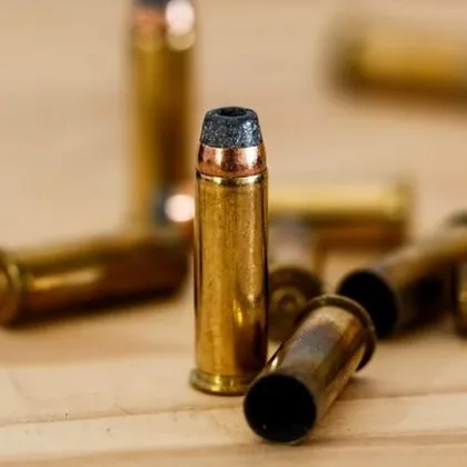 Шестима души са били ранени тази нощ при престрелка в