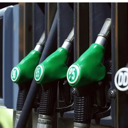 Европейската комисия предлага таван на цените на петрола от 45