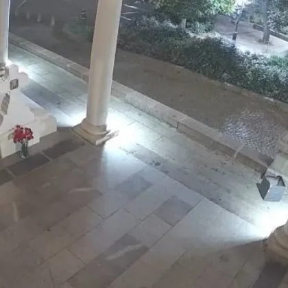 Има задържан за поругаването на гробовете на патриарх Неофит и екзарх