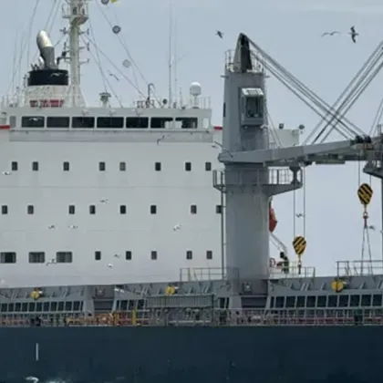 180 метров кораб заседна на входа на Пристанище Бургас поради навигационна