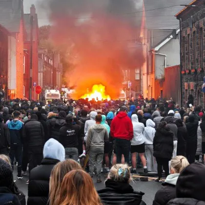 Полицията съобщи че 15 служители на реда са били ранени