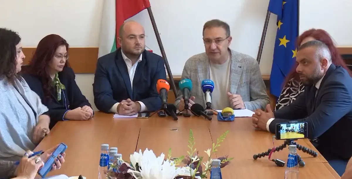 Провериха три дома за възрастни във Варна. Какво откриха?