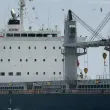 Кораб заседна на входа на пристанището в Бургас
