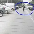 Рисков водач с електрически мотор шокира с маневри на оживен софийски булевард ВИДЕО