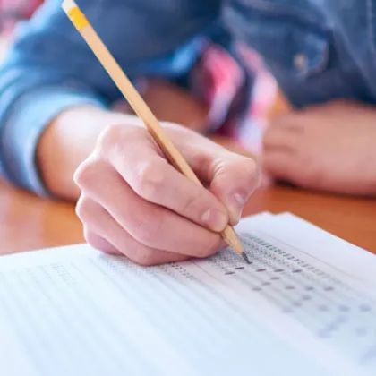 Ден след като зрелостниците видяха резултатите си от матурите Просветното