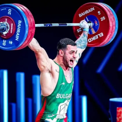 Олимпийският шампион по вдигане на тежести Карлос Насар получи чисто