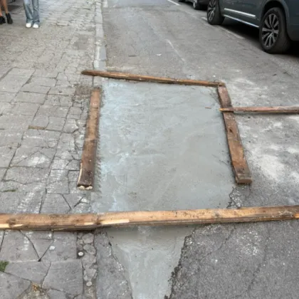 На столичани им писна - сами ремонтираха улица СНИМКА