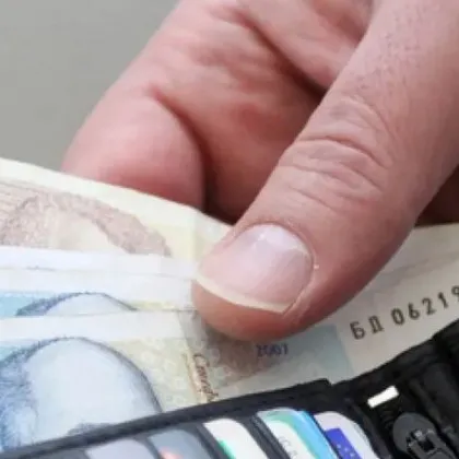 Размерът на средния осигурителен доход за страната през април 2025