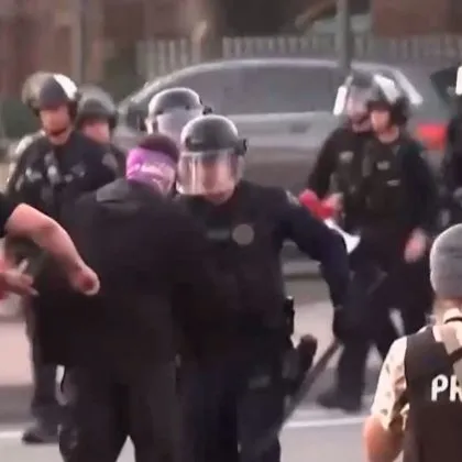 Кметът Карън Бас наложи полицейски час в центъра на Лос