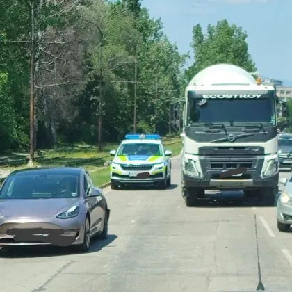 Катастрофа между бетоновоз и електрически автомобил Тесла е станала преди