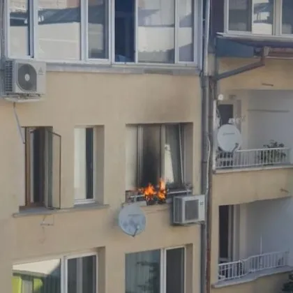 Пожар гори в блок в центъра на София За инцидента