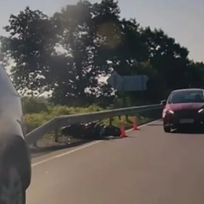 Катастрофа с моторист затруднява движението по Околовръстното на столицата Произшествието е