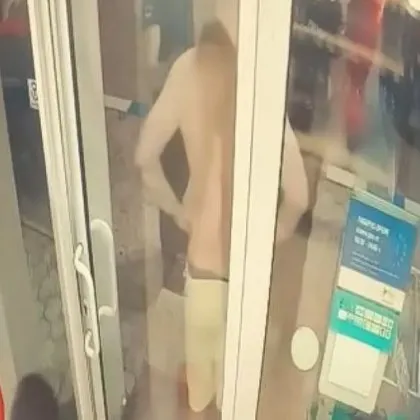 В момента полицаите които са участвали в задържането на 36 годишния