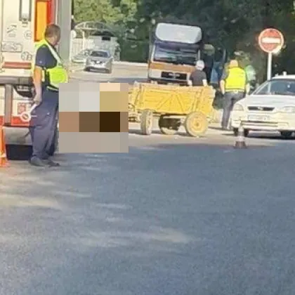 Вчера сутринта около бензиностанция Лукойл в Бяла Слатина камион с