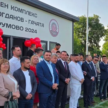 Министърът на младежта и спорта Иван Пешев и кметът на